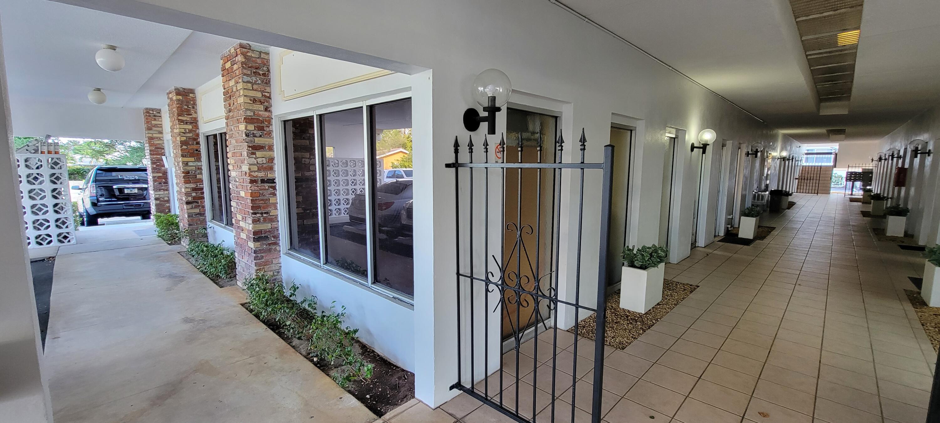 YACHT CLUB - Commercial Sale