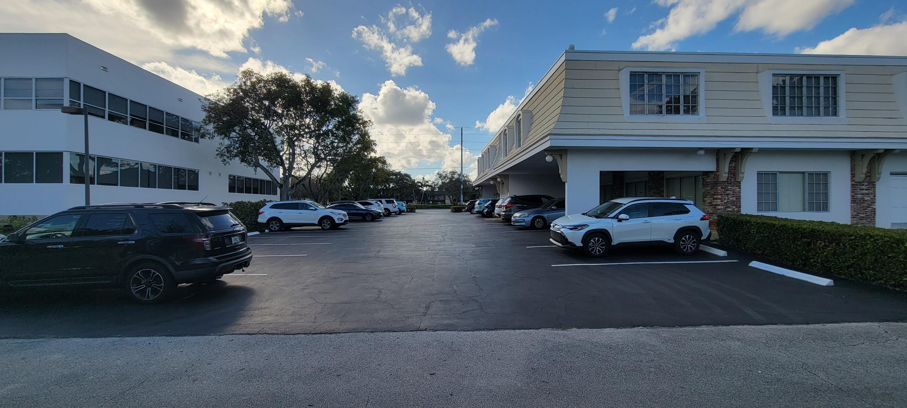 YACHT CLUB - Commercial Sale