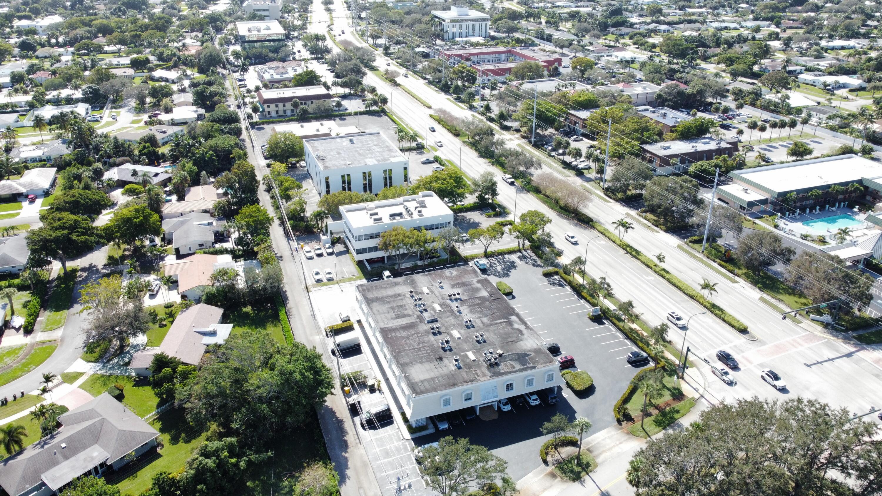 YACHT CLUB - Commercial Sale