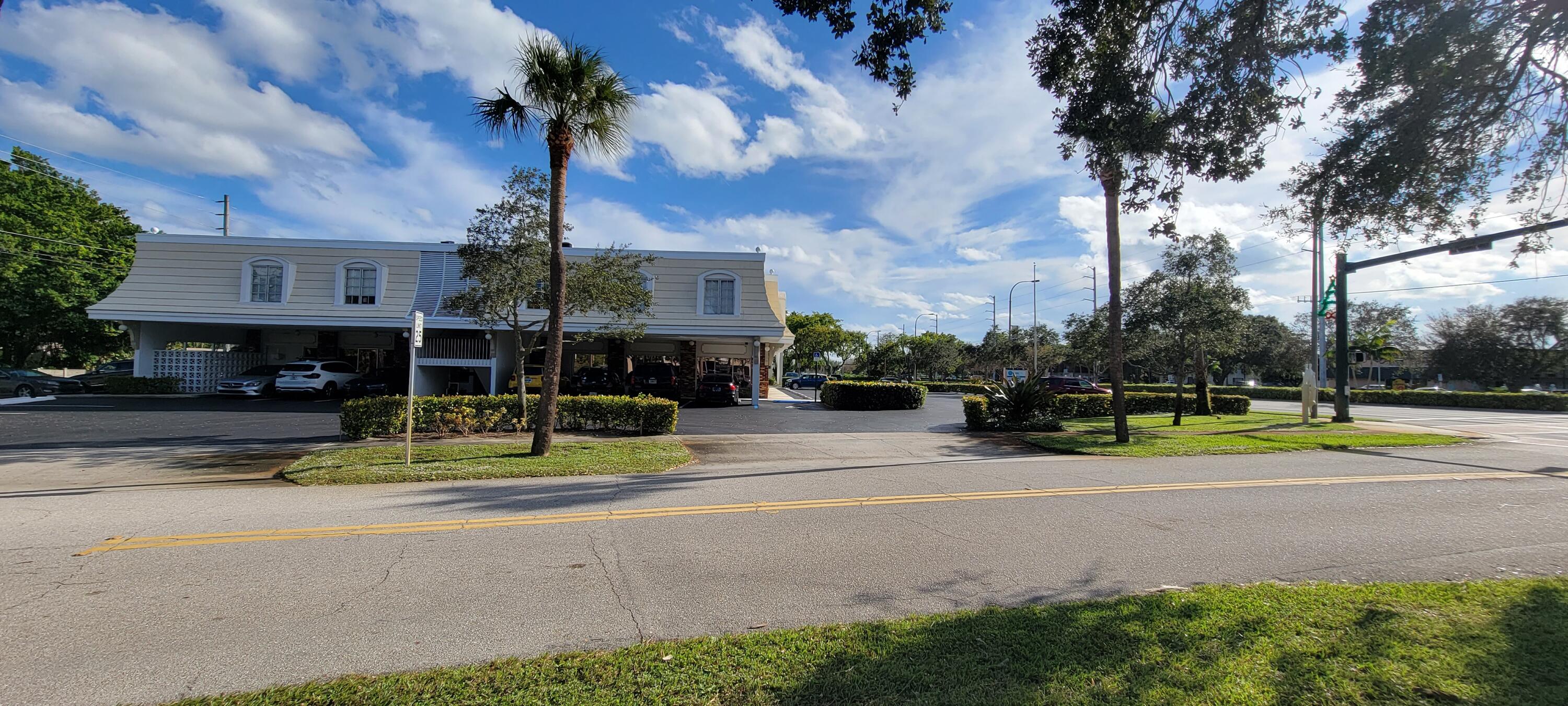 YACHT CLUB - Commercial Sale