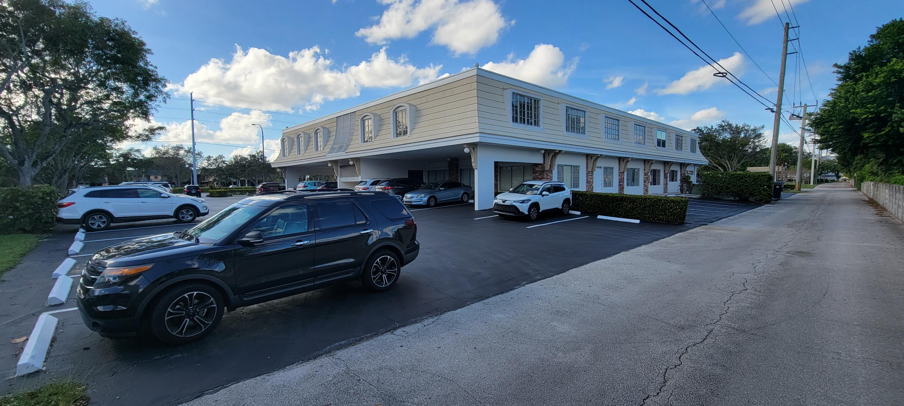 YACHT CLUB - Commercial Sale