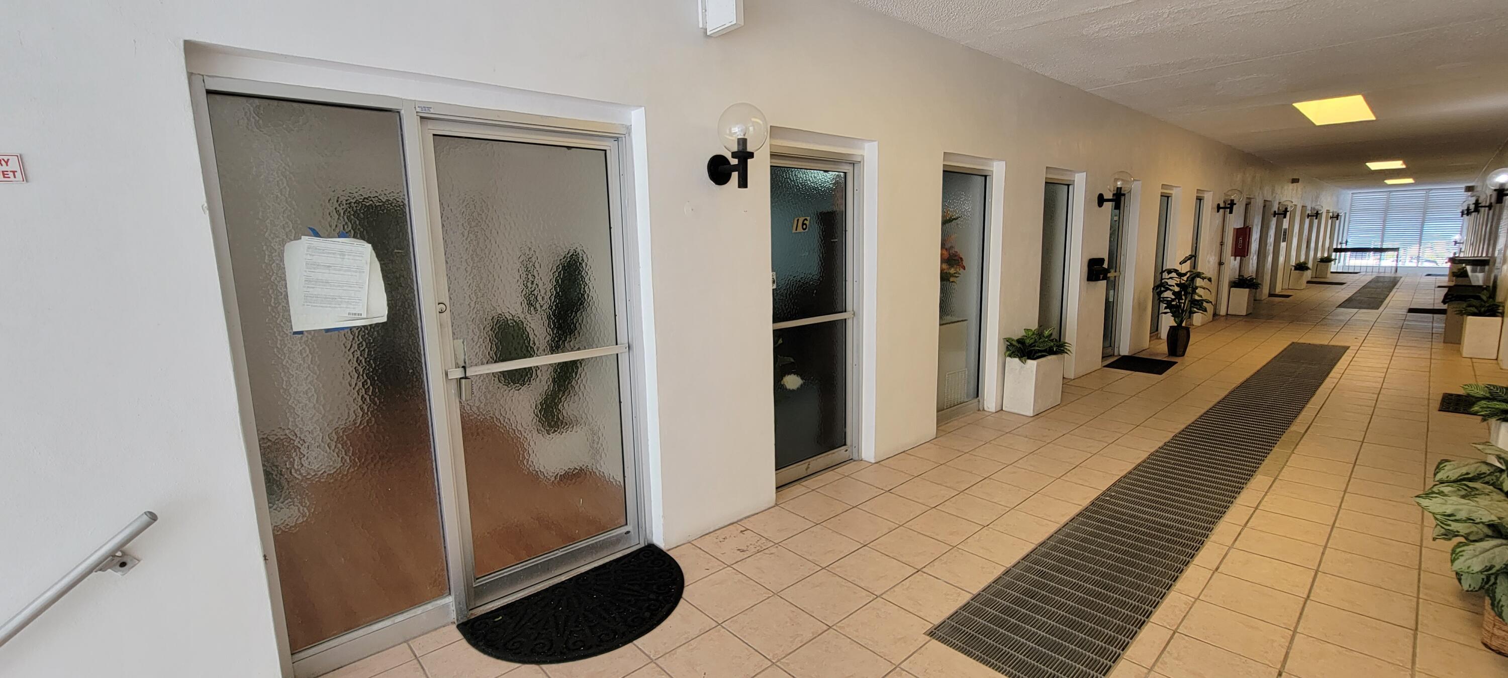 YACHT CLUB - Commercial Sale