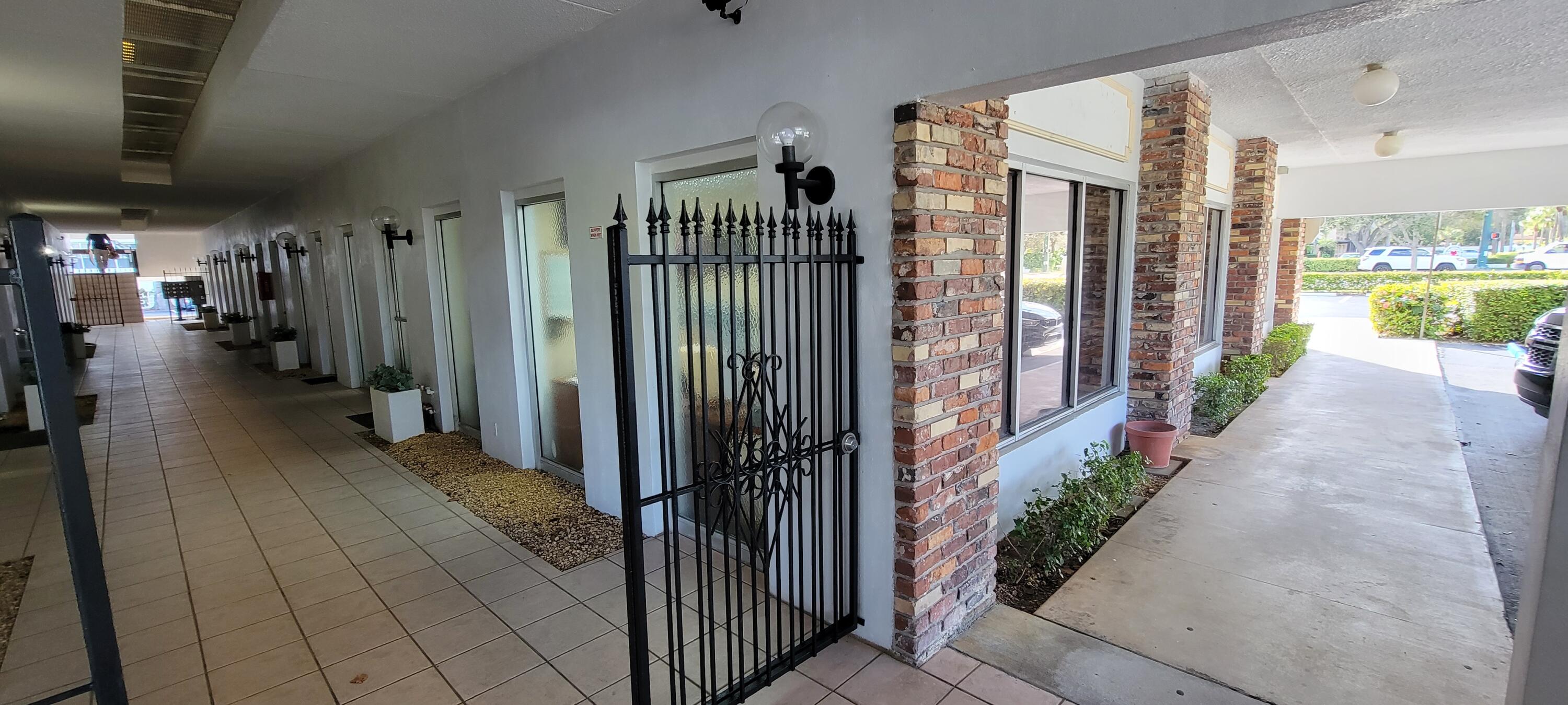 YACHT CLUB - Commercial Sale