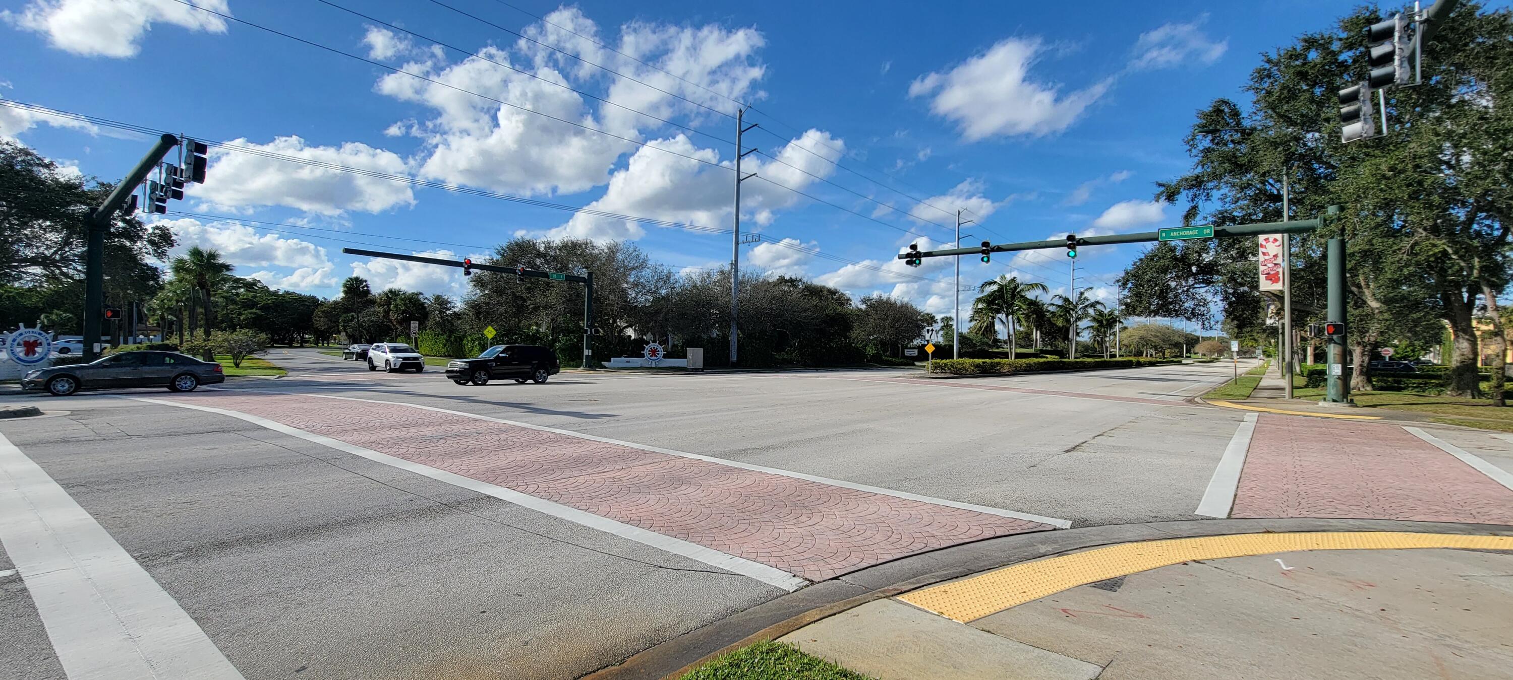 YACHT CLUB - Commercial Sale