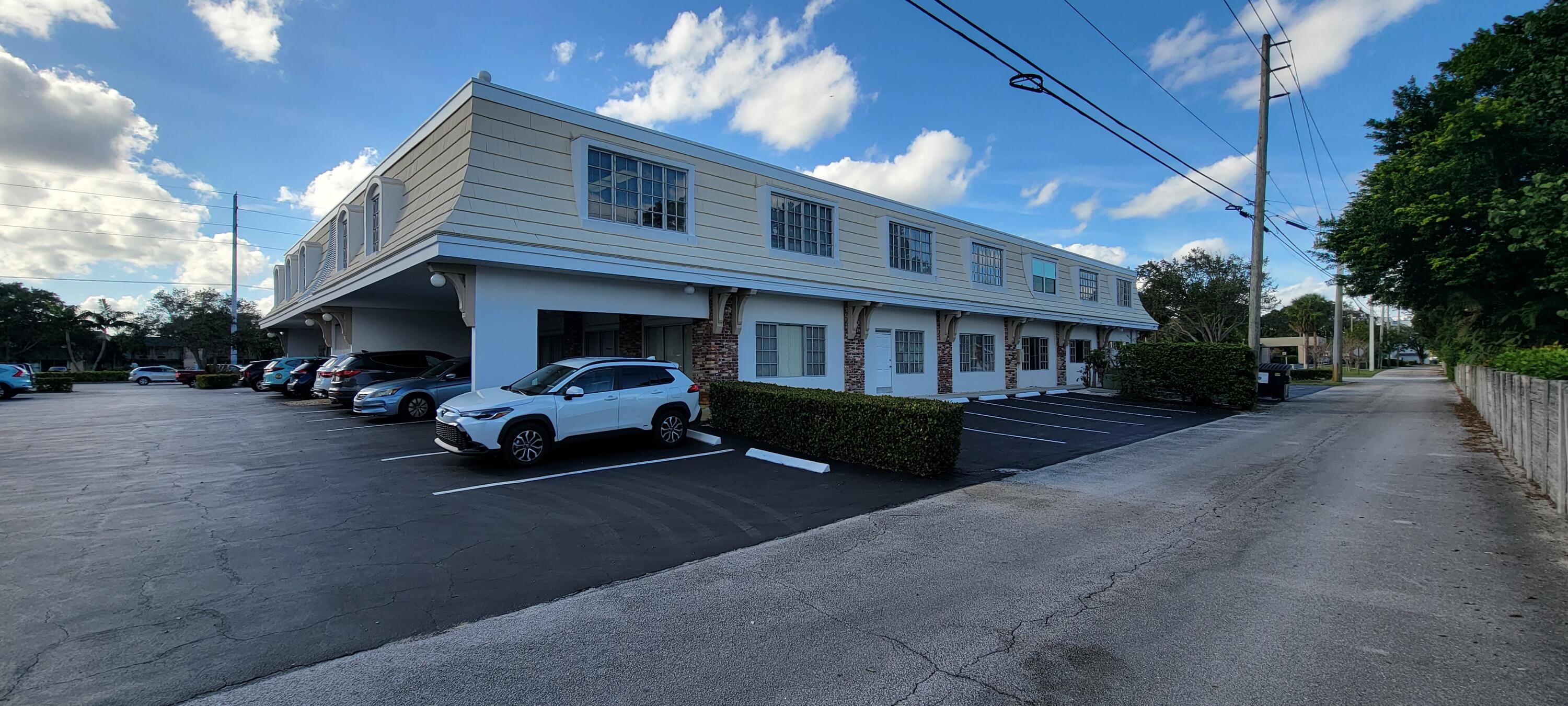 YACHT CLUB - Commercial Sale