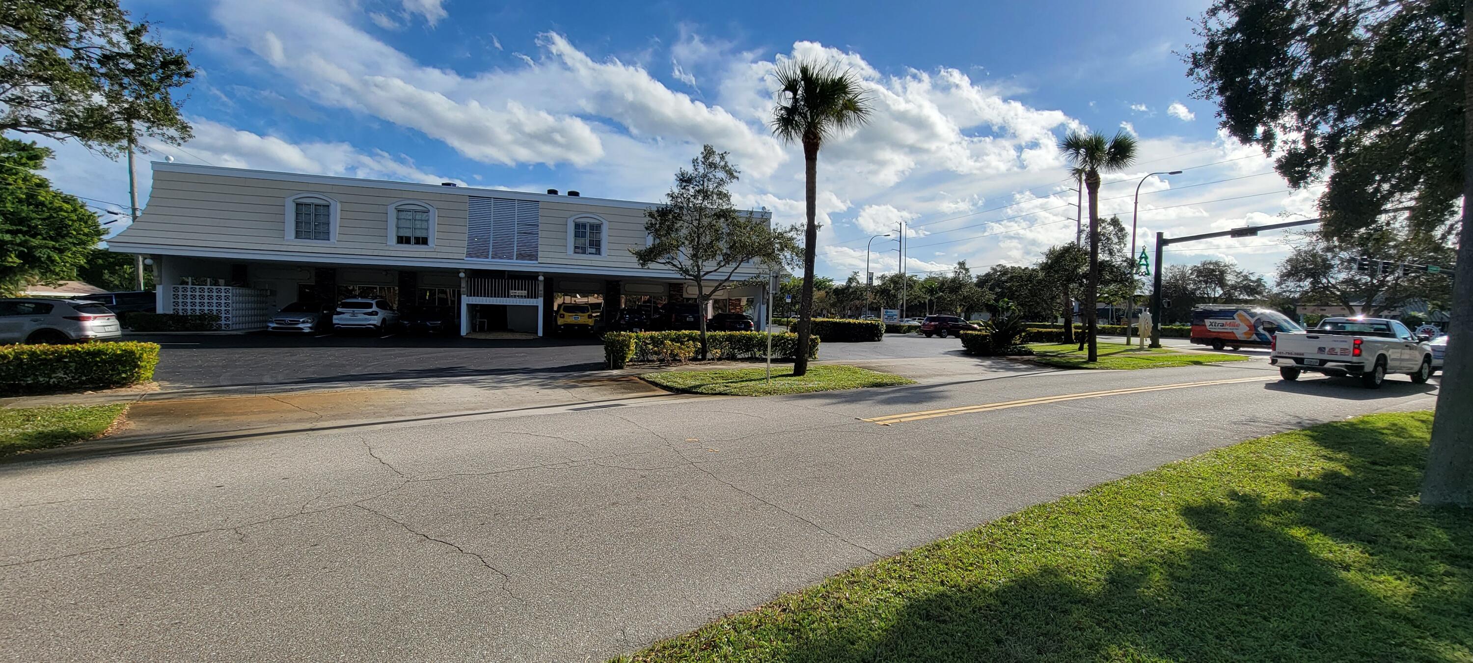 YACHT CLUB - Commercial Sale