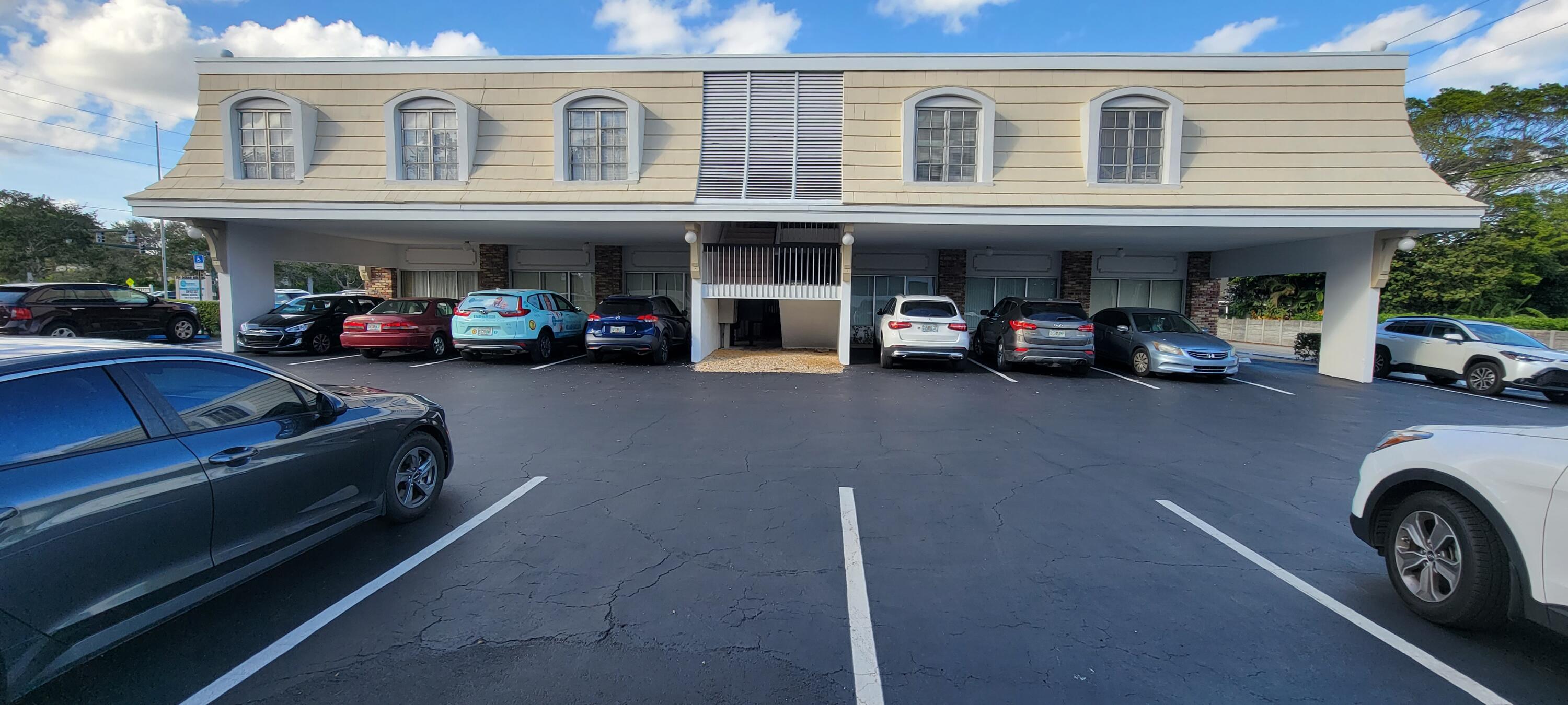 YACHT CLUB - Commercial Sale