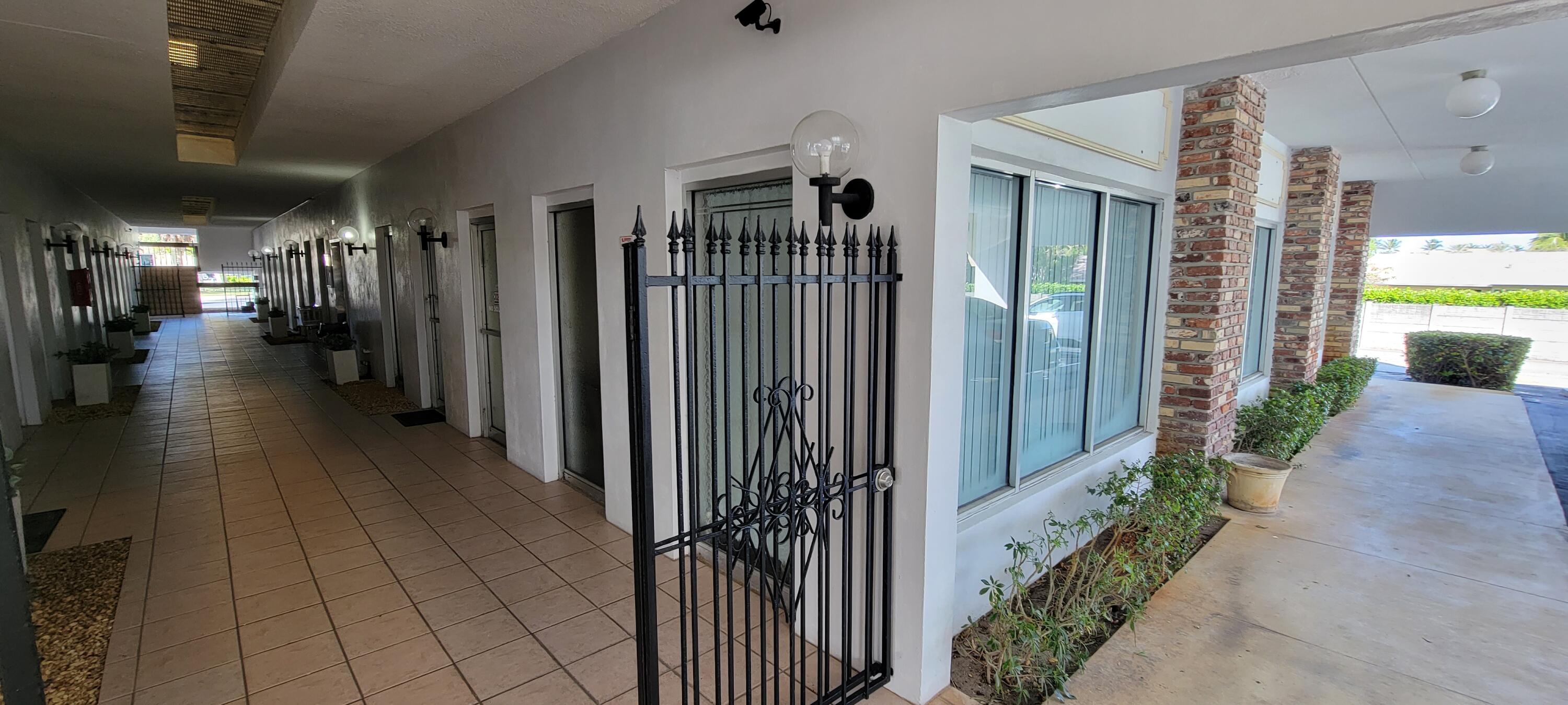 YACHT CLUB - Commercial Sale