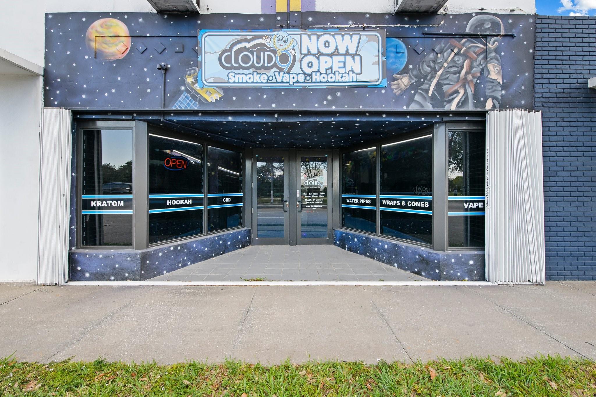 Rare opportunity to secure direct frontage on Federal Highway in Flagler Village. The unit features 1,500 square feet and boasts exceptional visibility along Federal Highway
(41,000 VPD), just off a signalized intersection creating easy access for North & Southbound traffic with on-site parking.
The area has seen an influx of new mixed-use developments, luxury apartments, and lifestyle amenities, bringing a diverse and growing customer base to the neighborhood.
This property offers flexible space options, ready for your custom build-out to suit any retail or commercial concept. On-site parking enhances convenience for customers and staff, while the bustling pedestrian environment adds to the site's appeal.