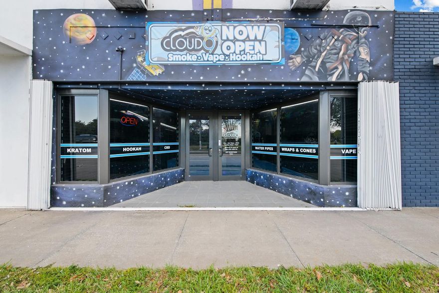 Rare opportunity to secure direct frontage on Federal Highway in Flagler Village. The unit features 1,500 square feet and boasts exceptional visibility along Federal Highway
(41,000 VPD), just off a signalized intersection creating easy access for North & Southbound traffic with on-site parking.
The area has seen an influx of new mixed-use developments, luxury apartments, and lifestyle amenities, bringing a diverse and growing customer base to the neighborhood.
This property offers flexible space options, ready for your custom build-out to suit any retail or commercial concept. On-site parking enhances convenience for customers and staff, while the bustling pedestrian environment adds to the site's appeal.