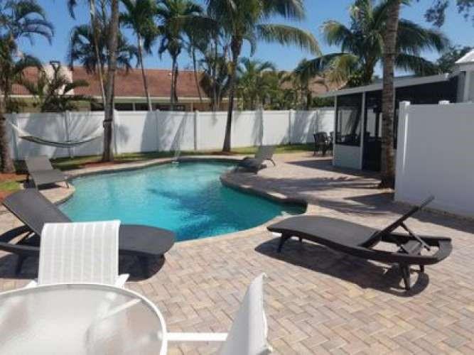 198 SW 15th Ct