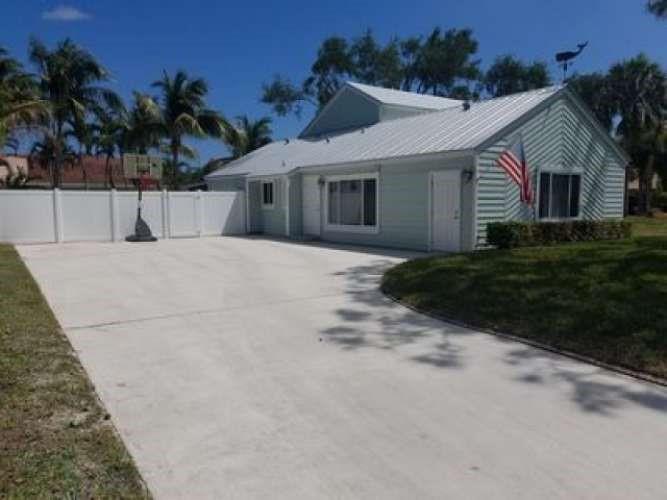 198 SW 15th Ct