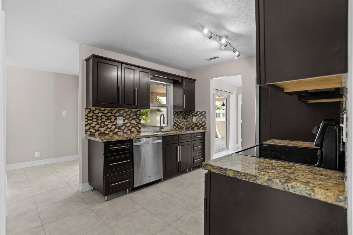 Paradise Gardens Sec 4 76 - Residential