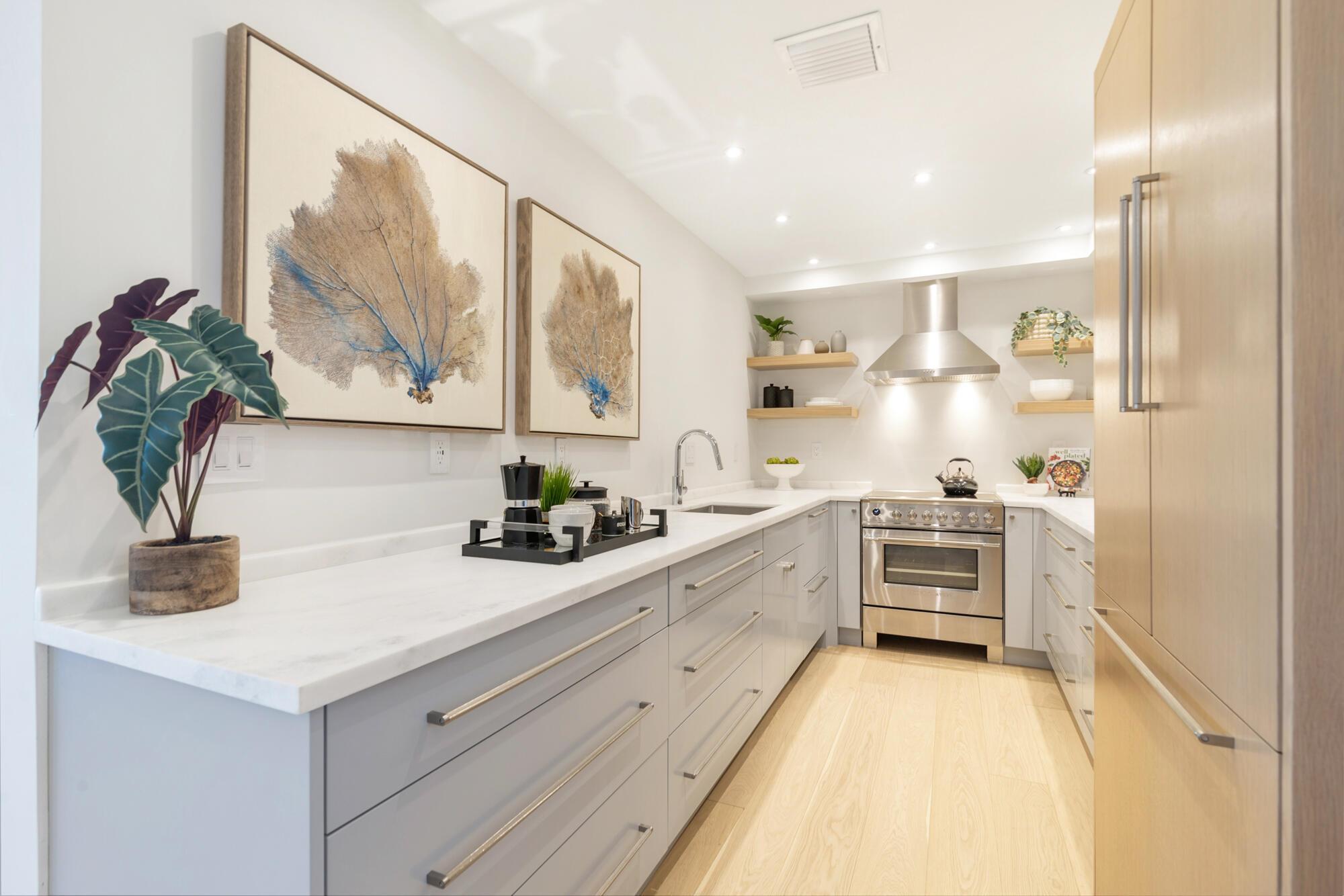 CARLYLE HOUSE COND - Residential