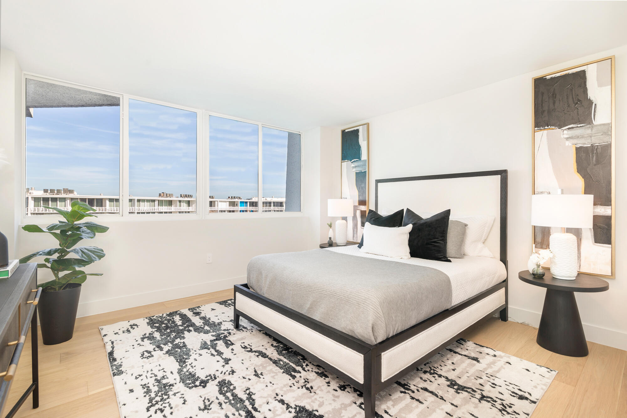 CARLYLE HOUSE COND - Residential