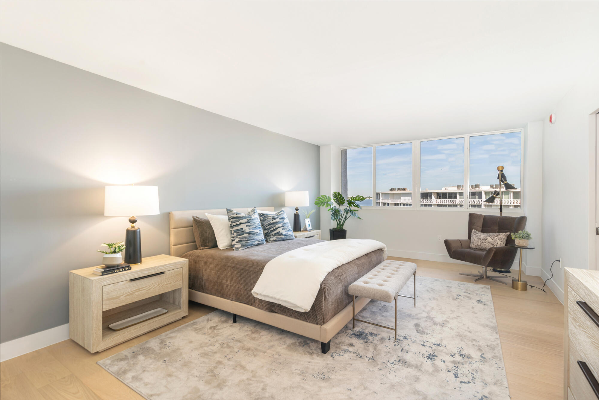 CARLYLE HOUSE COND - Residential