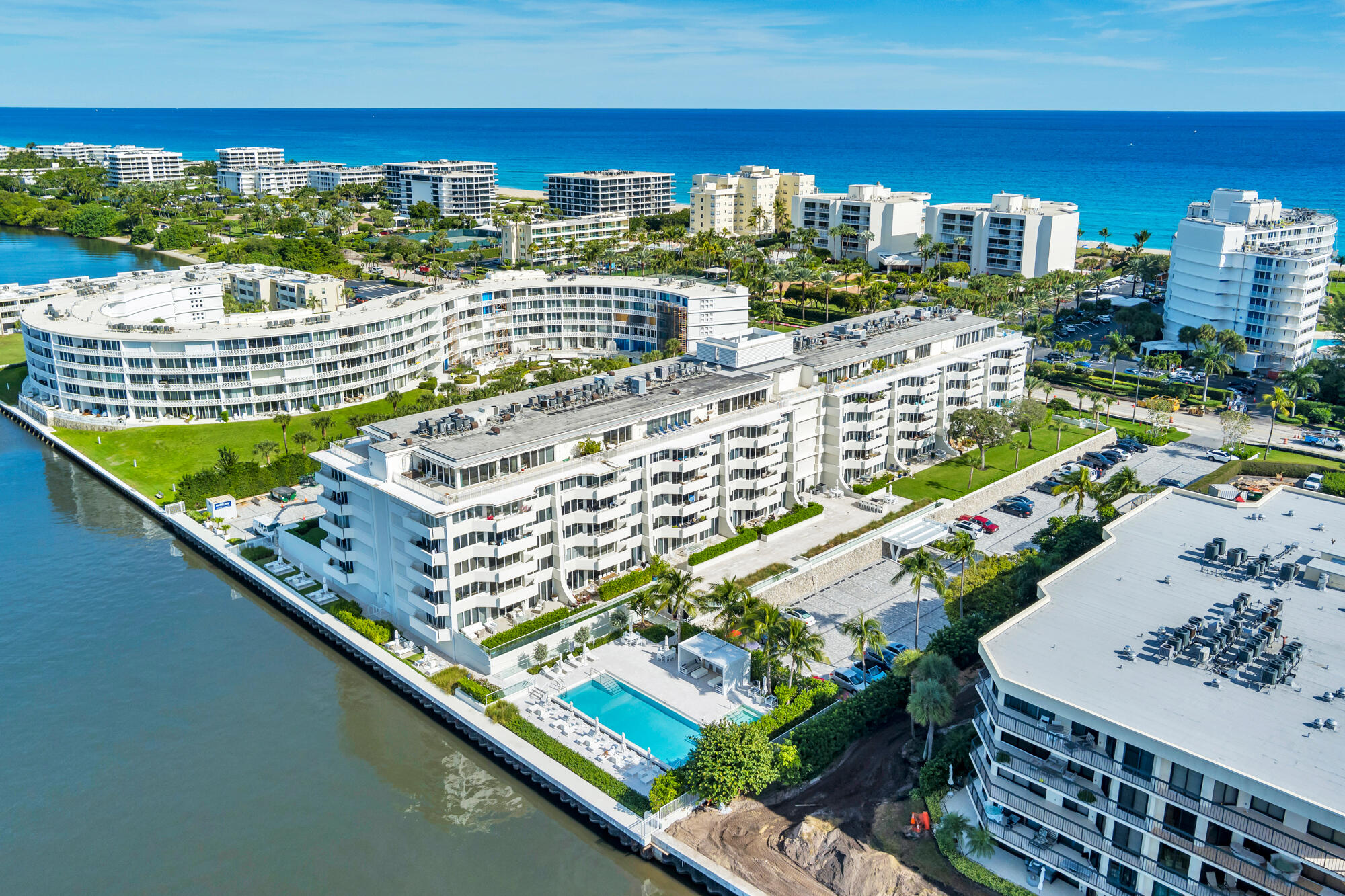 CARLYLE HOUSE COND - Residential