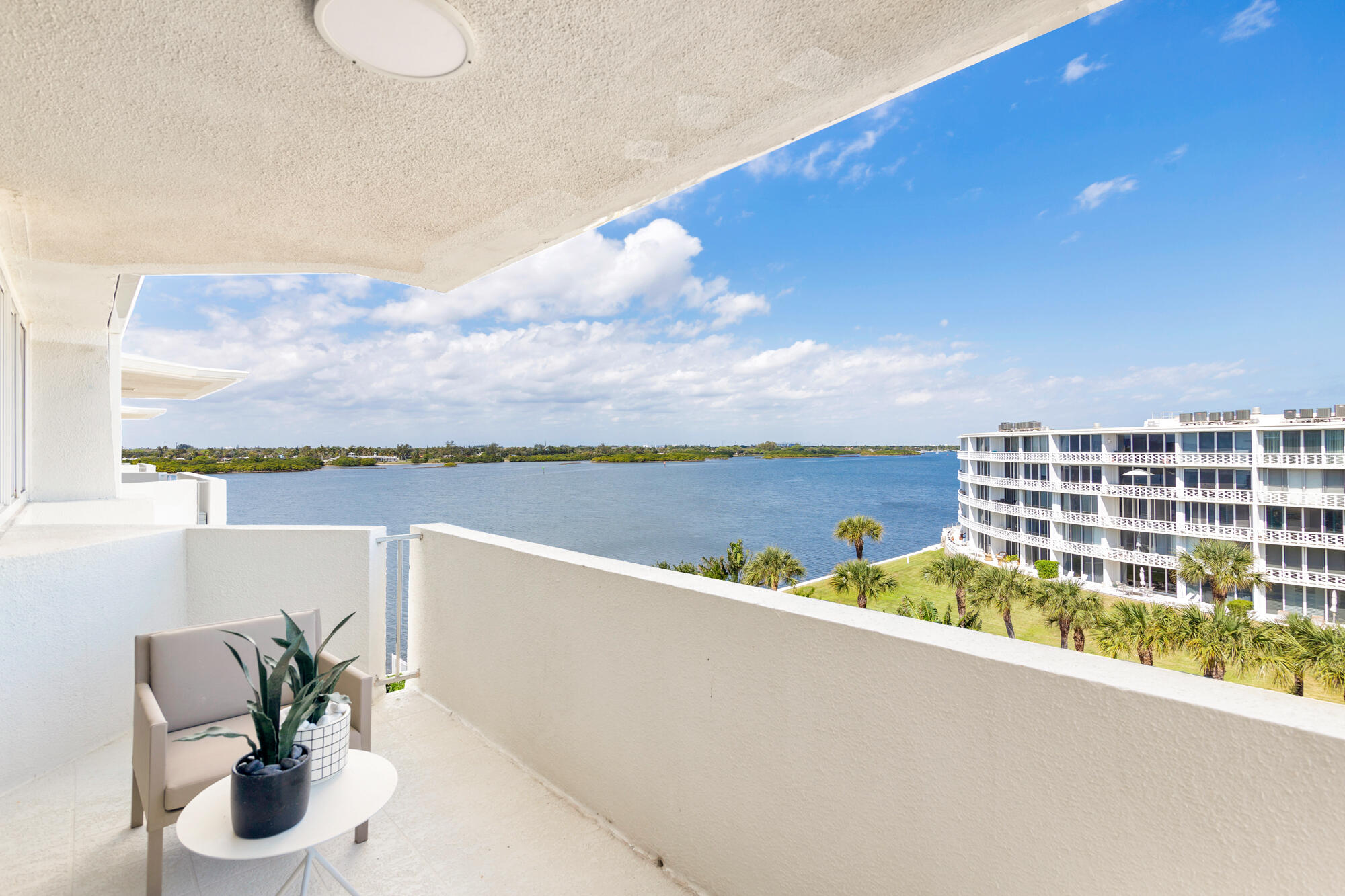 CARLYLE HOUSE COND - Residential