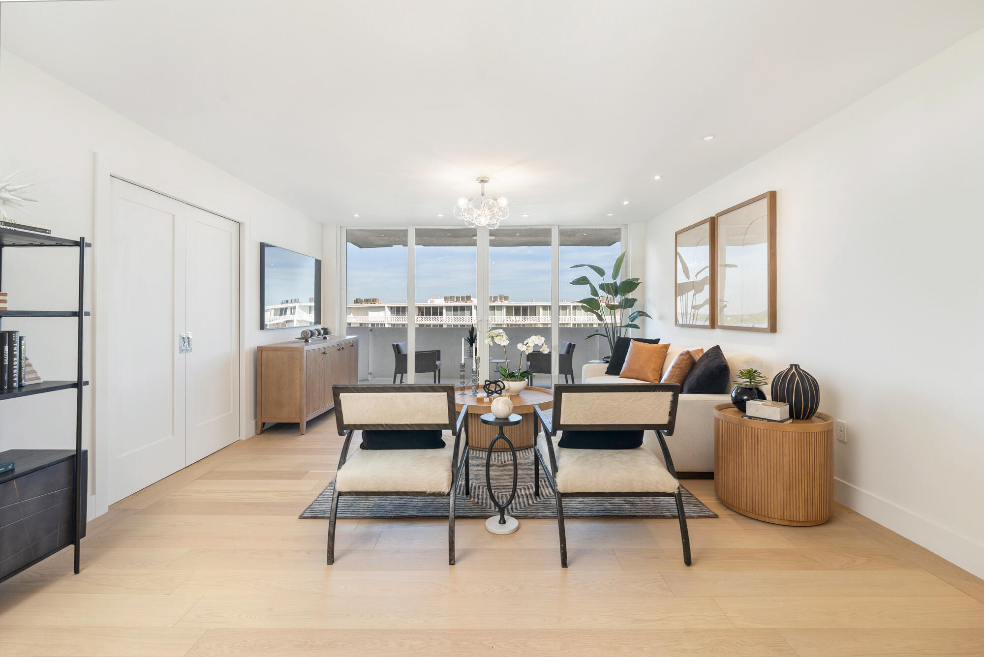 CARLYLE HOUSE COND - Residential