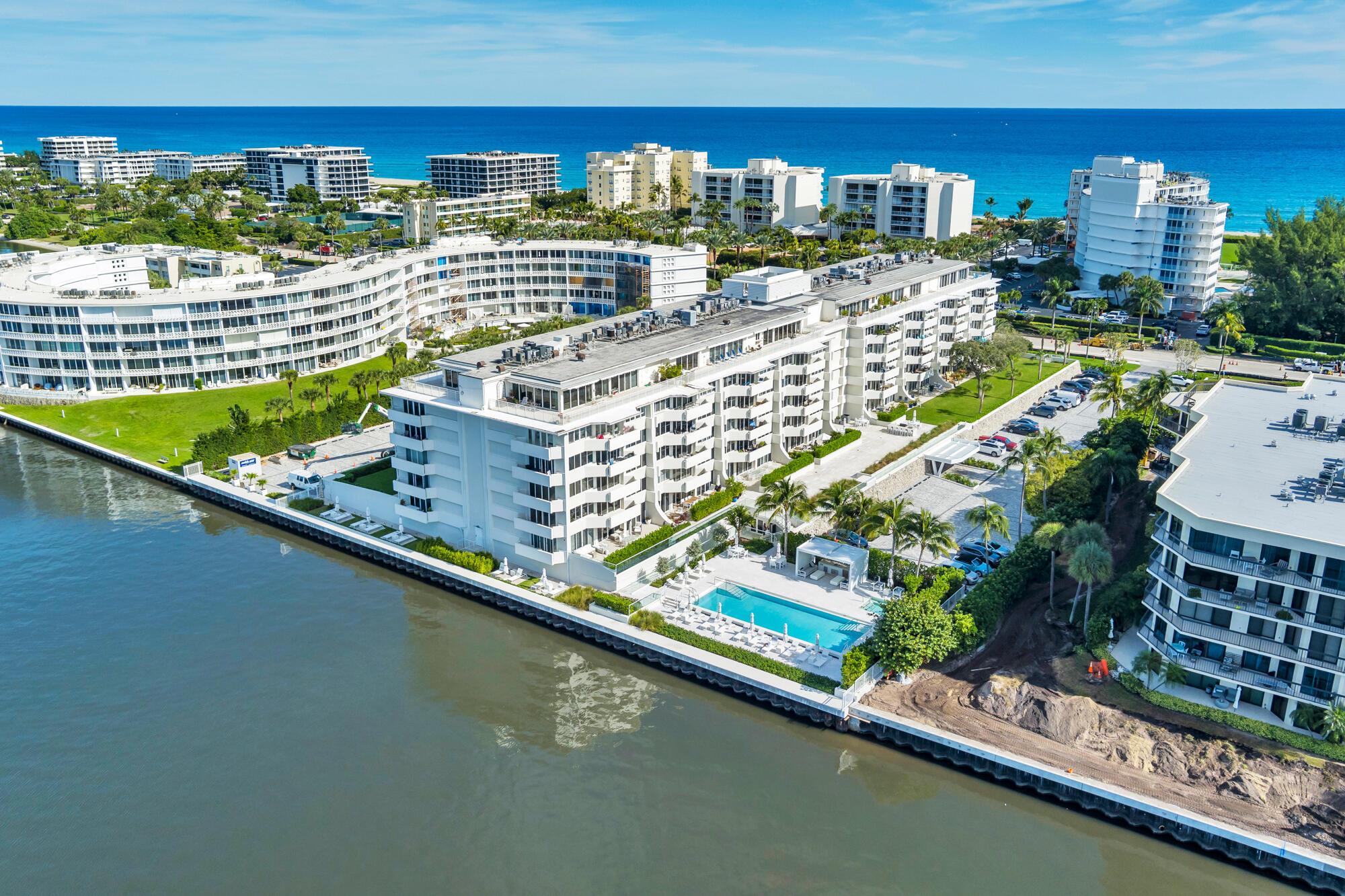 CARLYLE HOUSE COND - Residential
