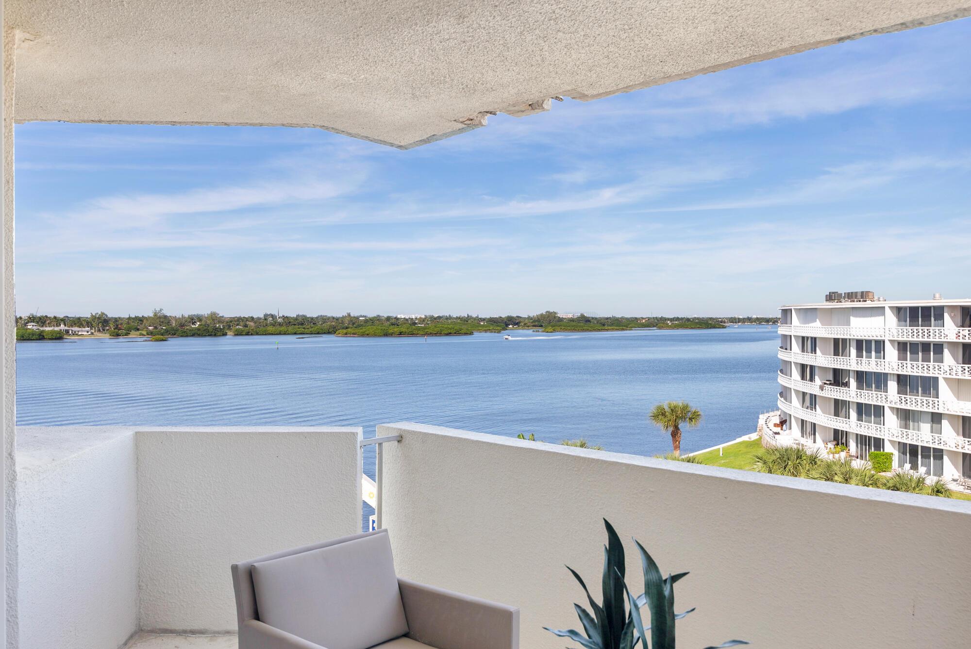 CARLYLE HOUSE COND - Residential