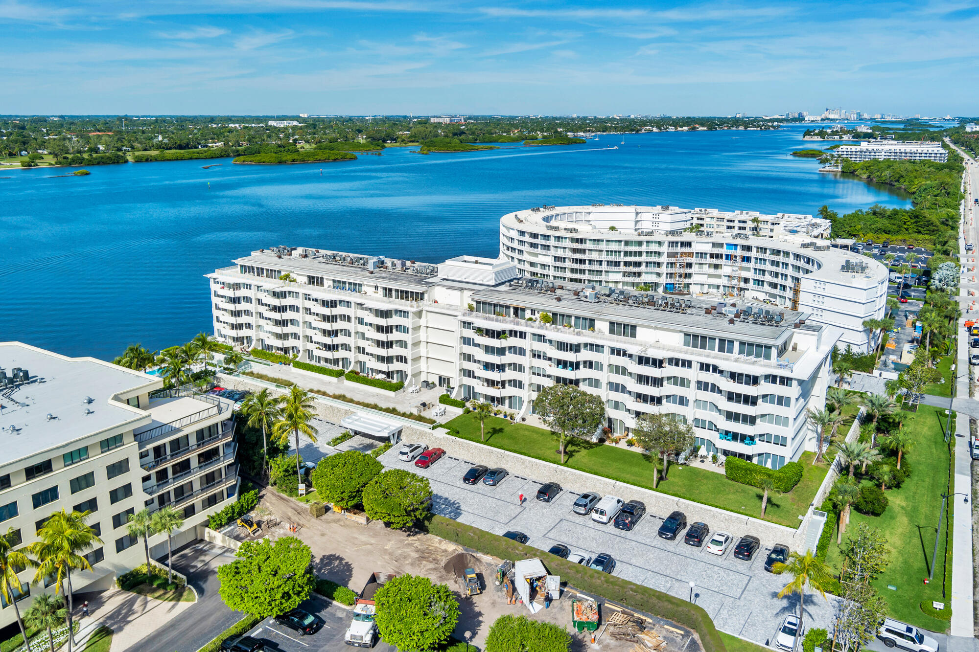 CARLYLE HOUSE COND - Residential