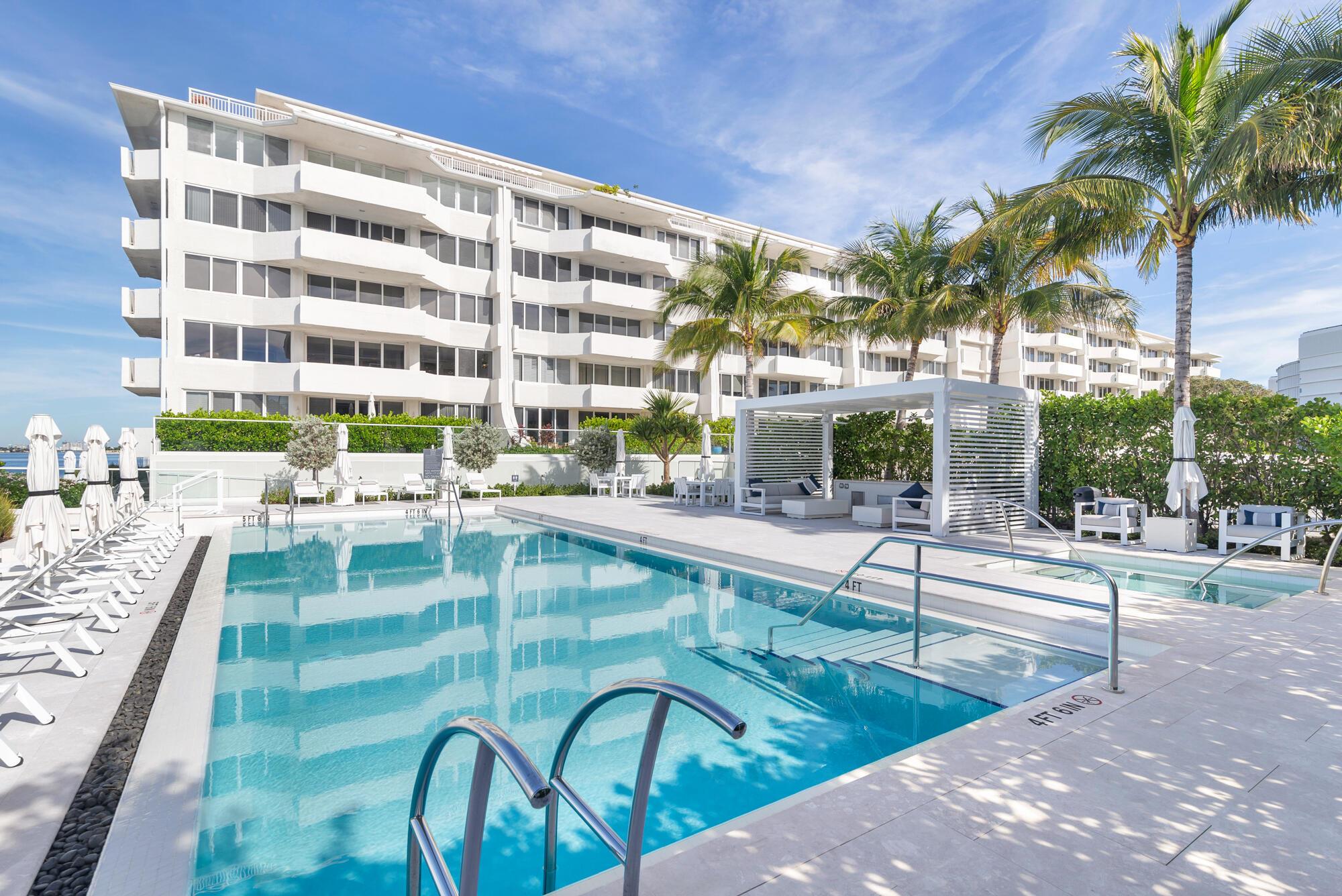 CARLYLE HOUSE COND - Residential