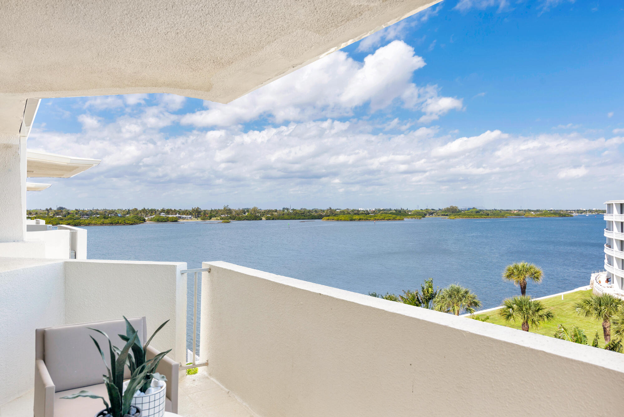 CARLYLE HOUSE COND - Residential