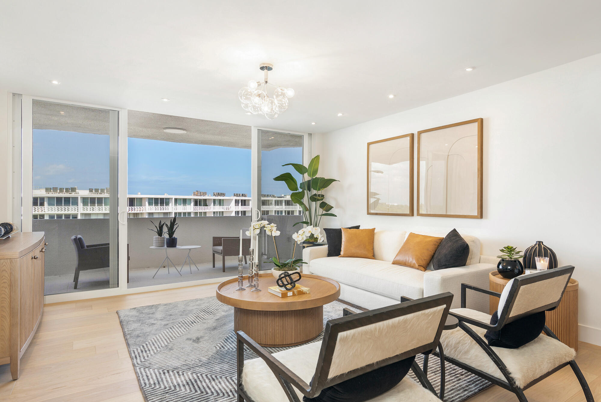 CARLYLE HOUSE COND - Residential