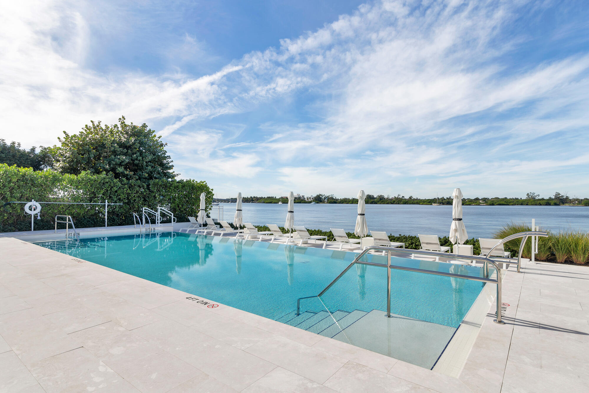 CARLYLE HOUSE COND - Residential