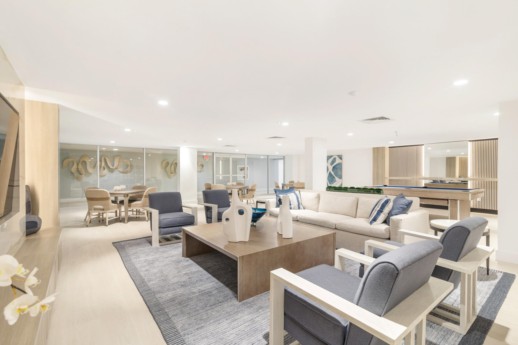 CARLYLE HOUSE COND - Residential