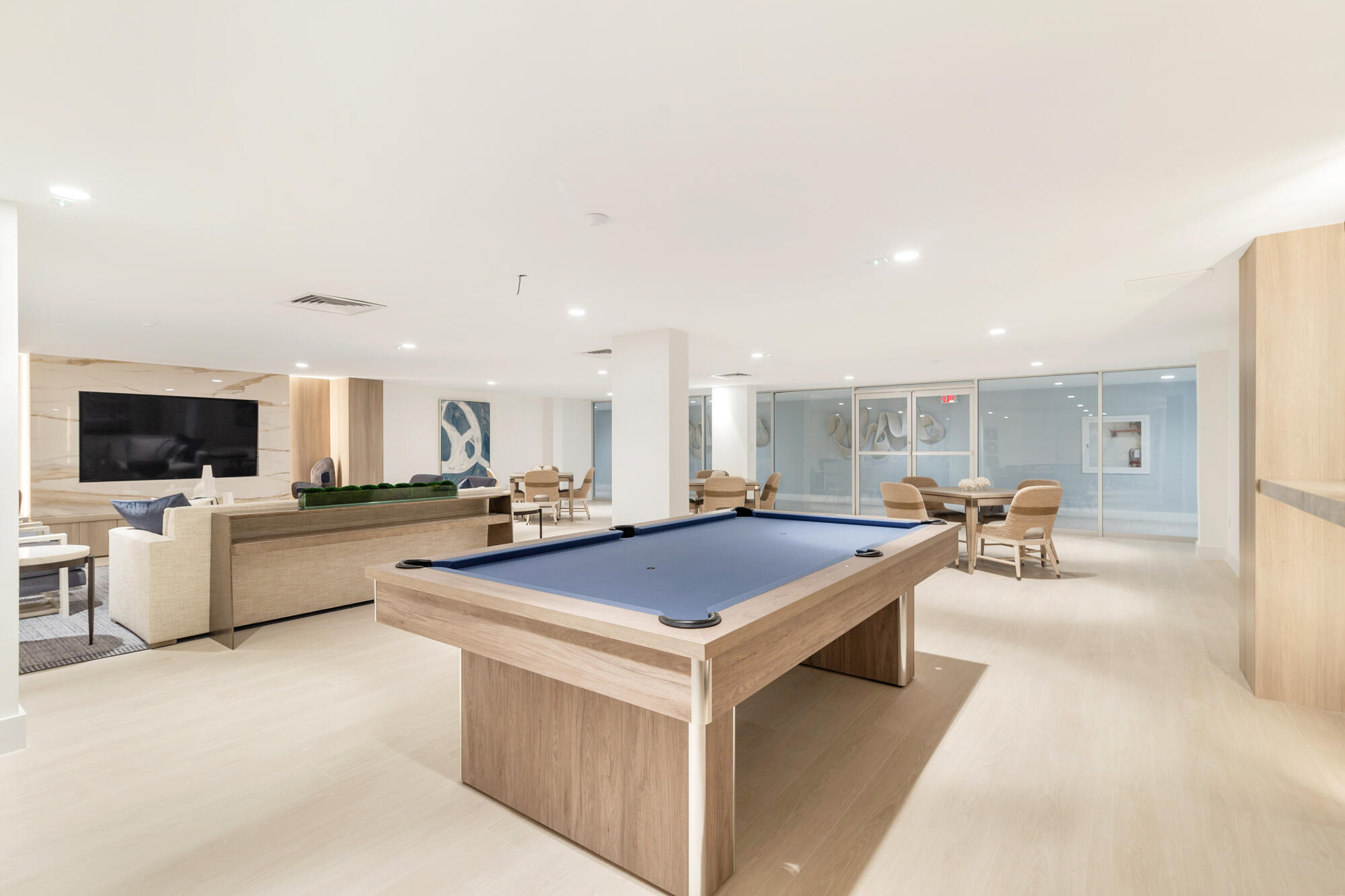 CARLYLE HOUSE COND - Residential