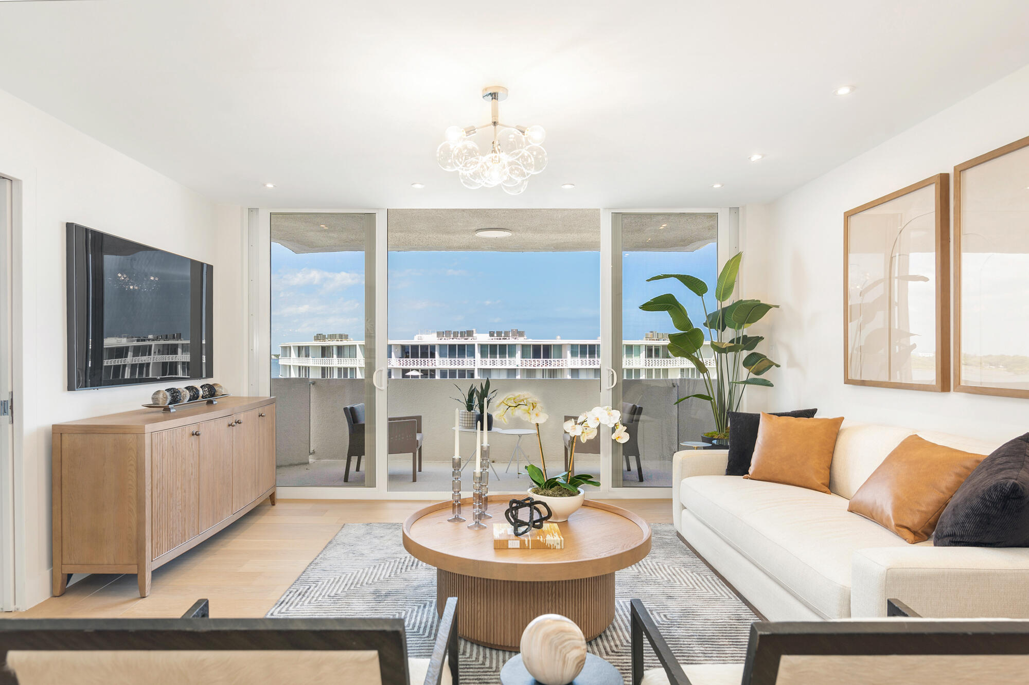 CARLYLE HOUSE COND - Residential