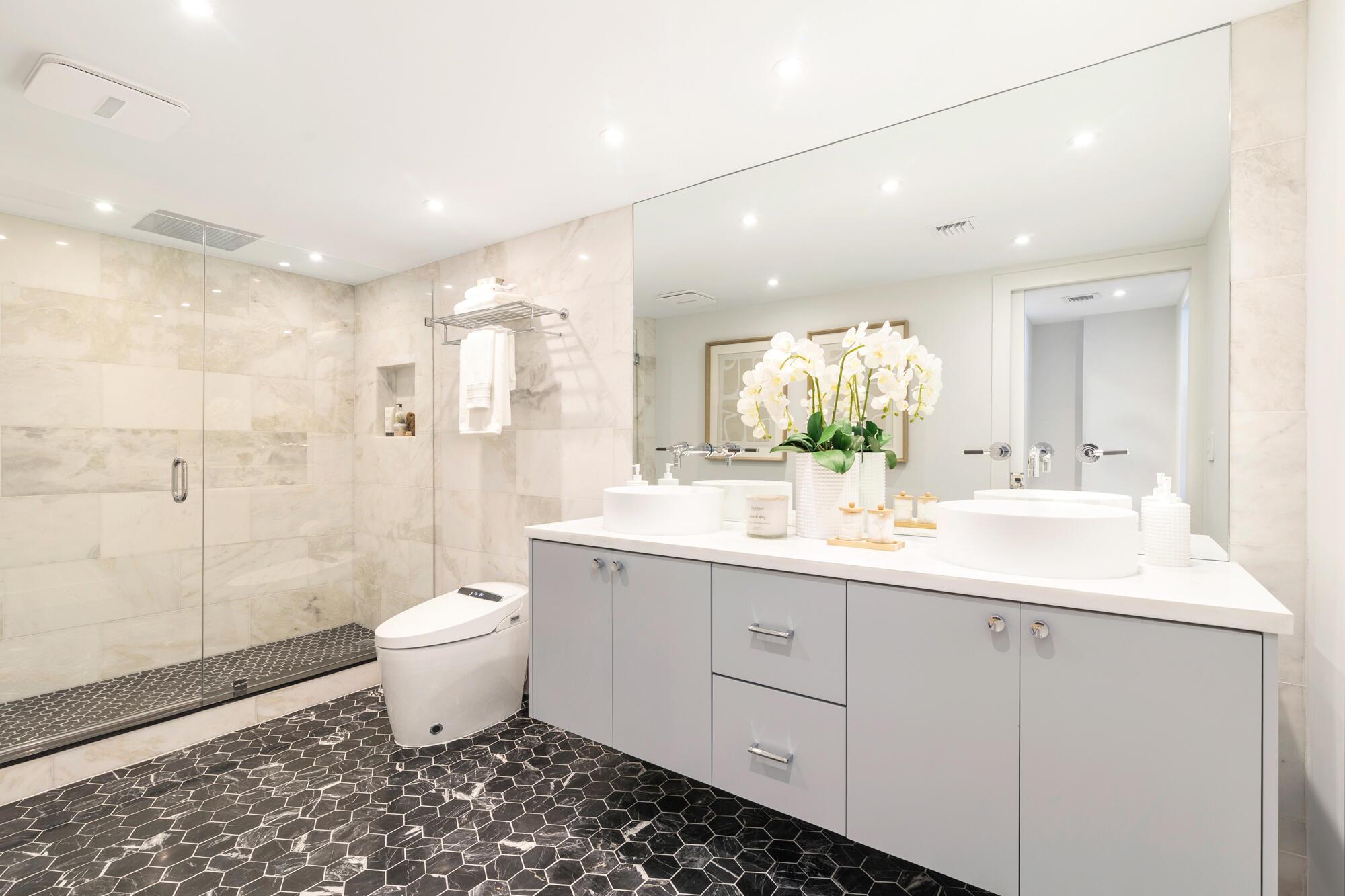 CARLYLE HOUSE COND - Residential