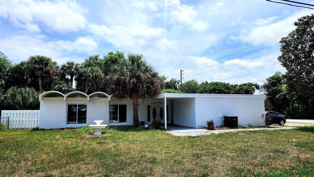 Photo of 1715 York Court, Fort Pierce, FL 34982 (MLS # F10542215)