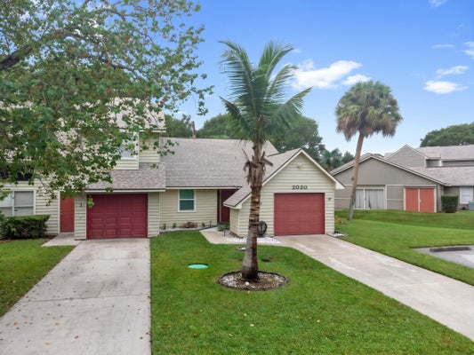 2020 VERO SOUTH CIR SW APT 4, VERO BEACH, FL 32962 - Image fd766c1940a6db03a9615f710b86a2ef/2108438665