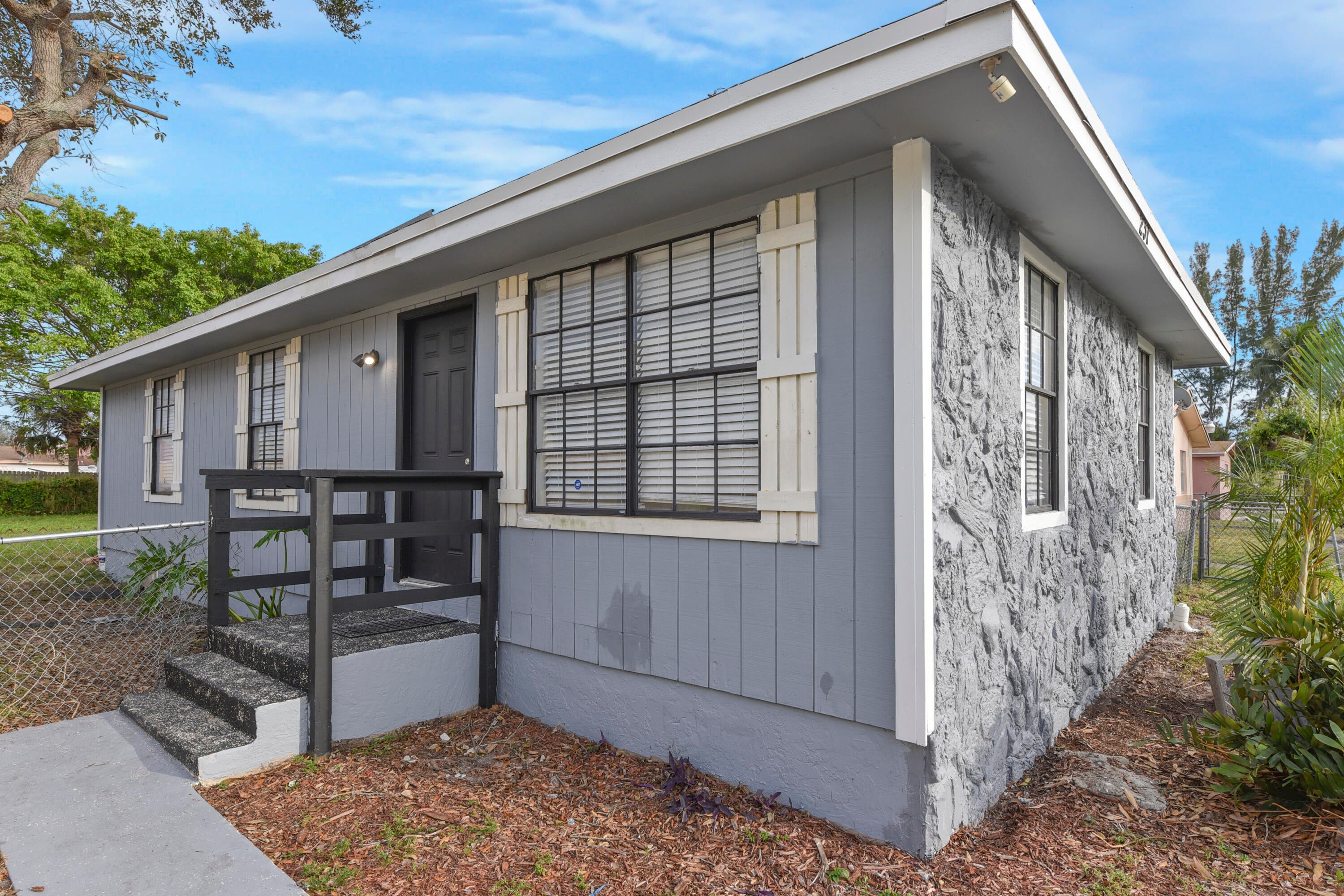 237 SW 11th Avenue