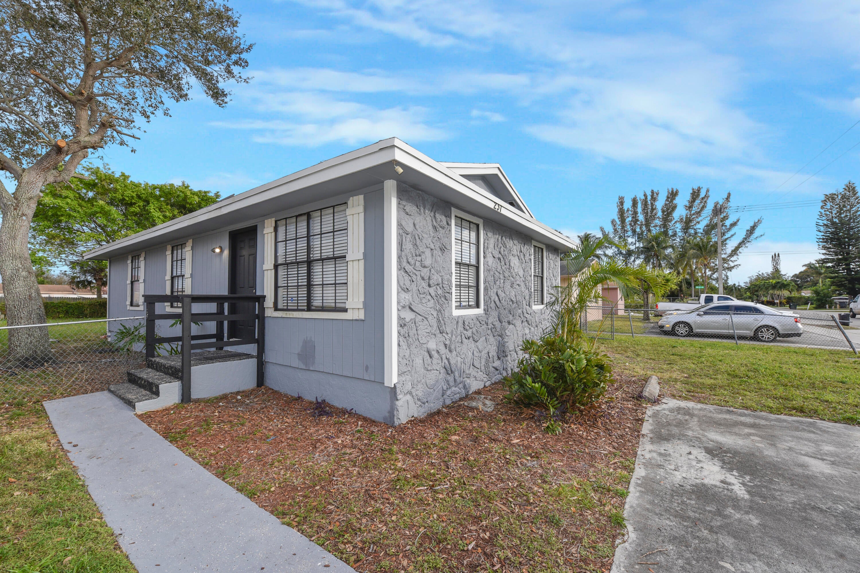 237 SW 11th Avenue