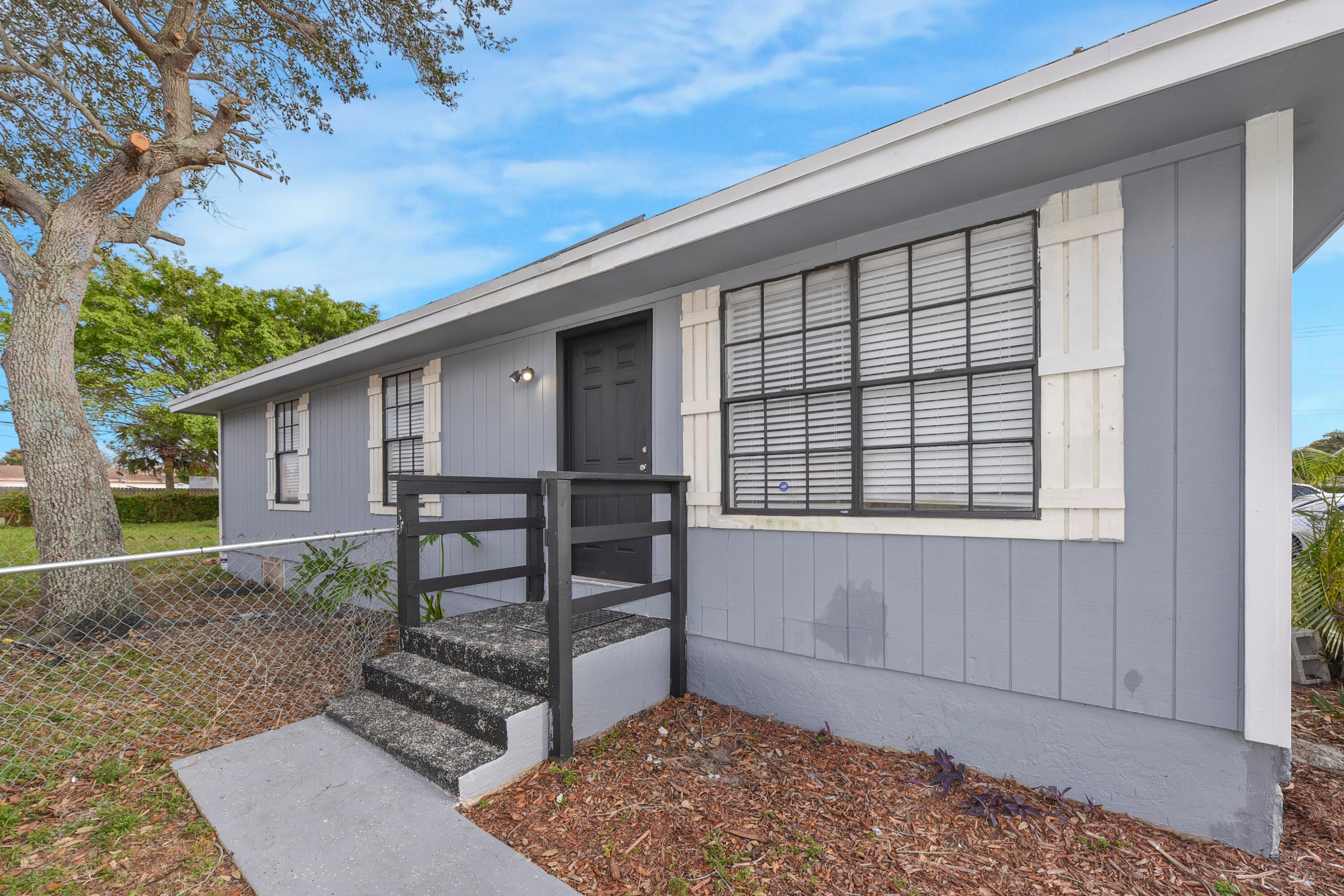 237 SW 11th Avenue