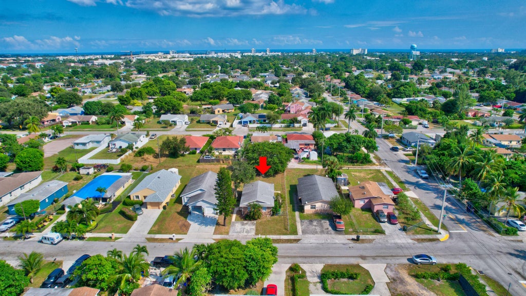Photo of 237 SW 11th Avenue, Delray Beach, FL 33444 (MLS # B26048761)
