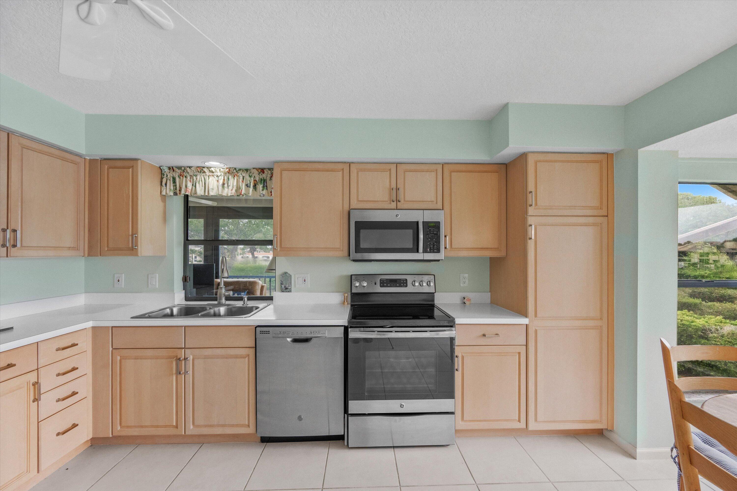 WEST BAY AT JONATHANS LANDING CONDO - Residential