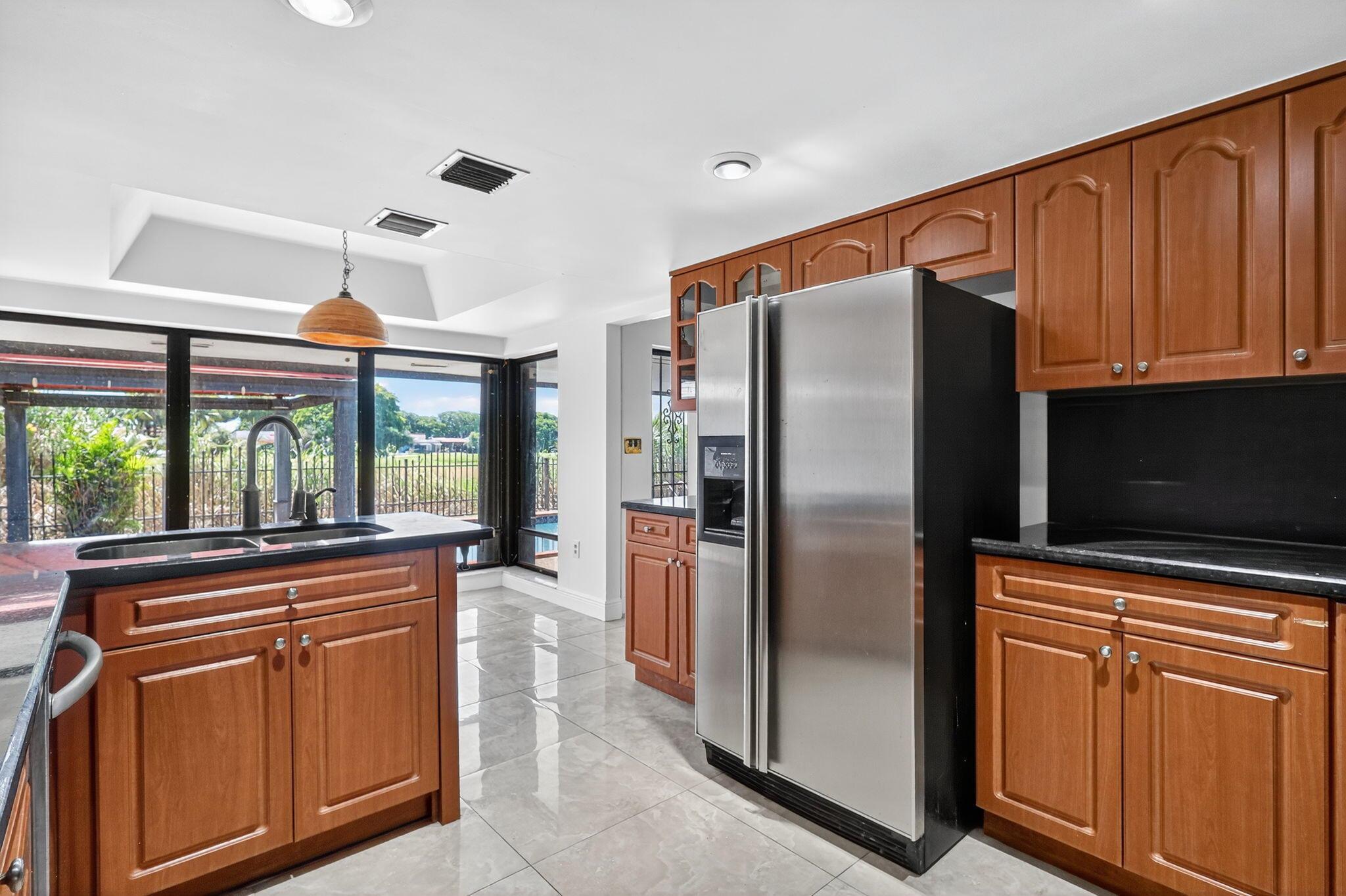 COUNTRY CLUB OF MIAMI EST - Residential
