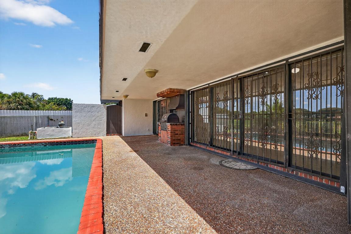 COUNTRY CLUB OF MIAMI ESTS SEC 4 - Residential