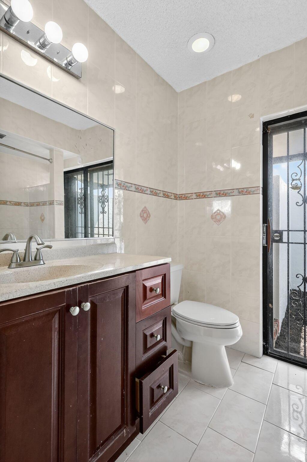 COUNTRY CLUB OF MIAMI EST - Residential
