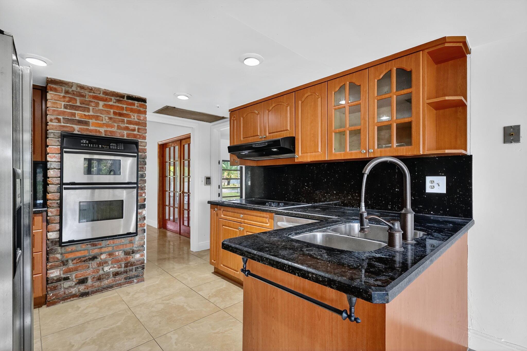 COUNTRY CLUB OF MIAMI EST - Residential