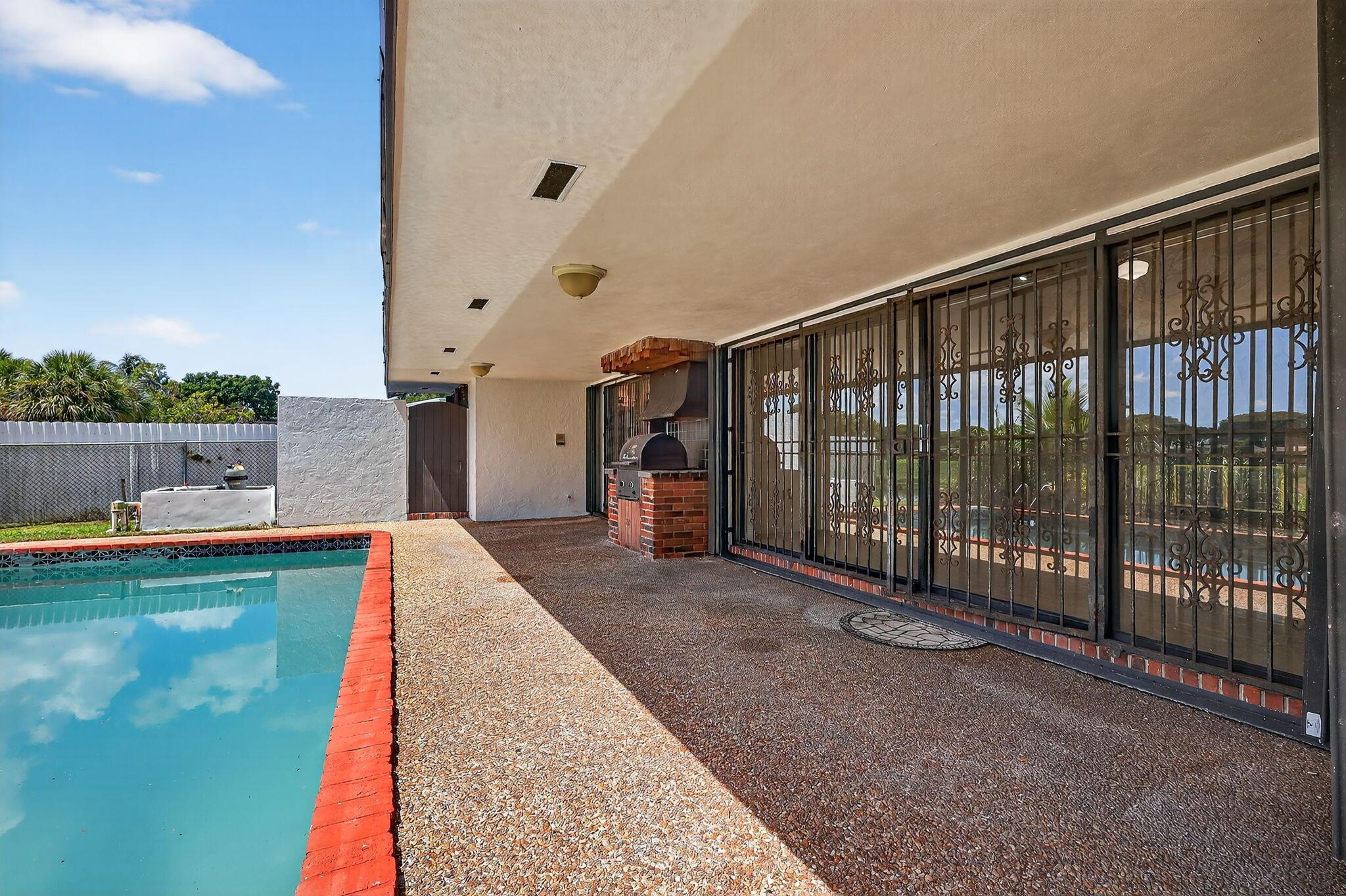 COUNTRY CLUB OF MIAMI EST - Residential