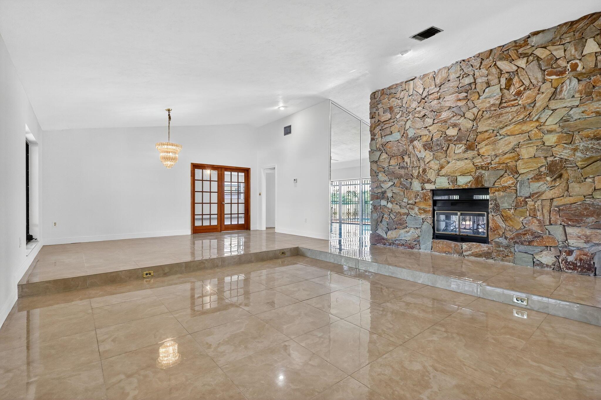 COUNTRY CLUB OF MIAMI EST - Residential