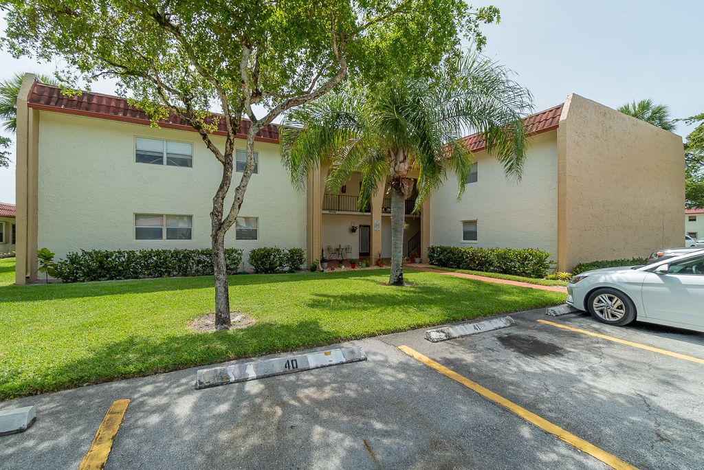 Photo of 337 Lake Frances Drive Dr, West Palm Beach, FL 33411 (MLS # R10809491)