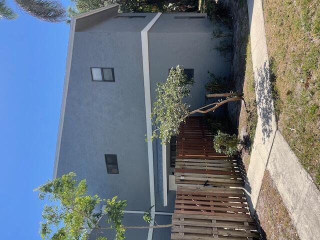 Beautiful 2 Beds / 2 Baths condo conveniently located just minutes away from the beach, amazing shopping centers and restaurants. Easily accessible to I-95, Federal Hwy and A1A. The community's amenities include clubhouse, swimming pool, tennis courts, children's playground and security patrol. This is a great opportunity to live in a community that is close to the beach and minutes away from everything! *HOA REQUIRES 650+ CREDIT SCORE.