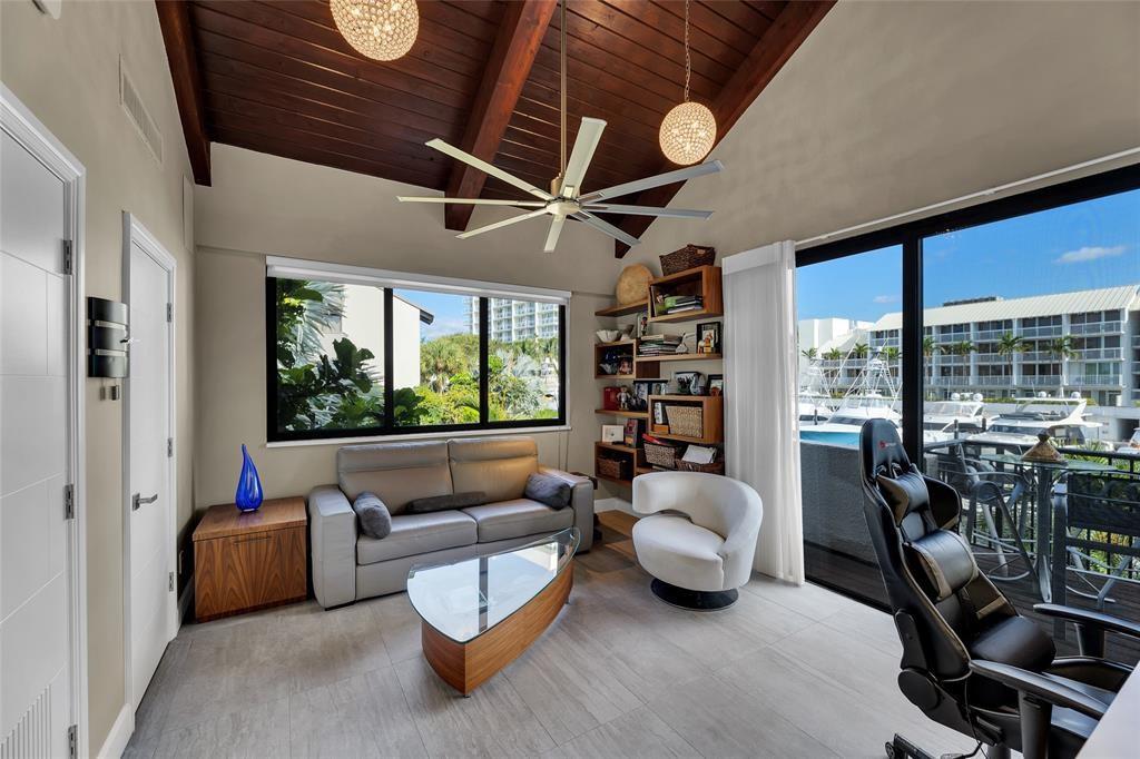 PORTSIDE YACHT CLUB - Residential